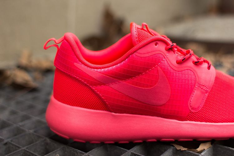 Nike Wmns Rosherun Hyperfuse Laser Crimson