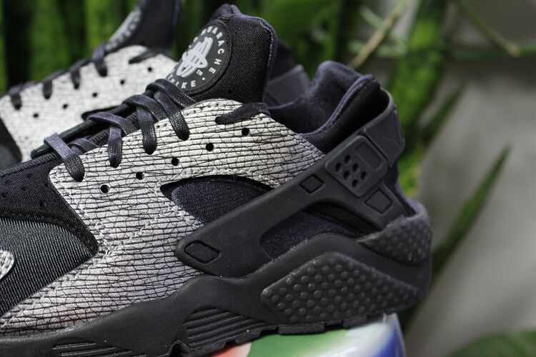 Nike Wmns Air Huarache Black Reptile
