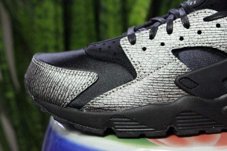 Nike Wmns Air Huarache Black Reptile