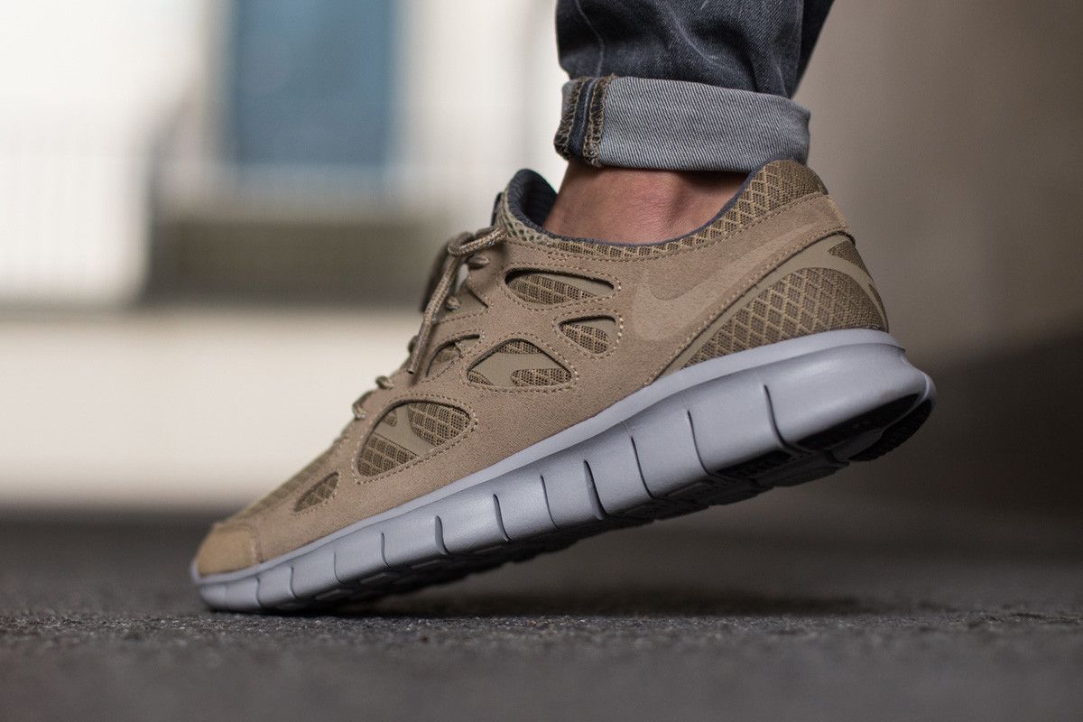 Nike free rn tan top