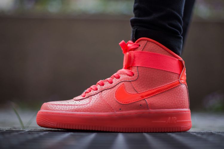 Nike Wmns Air Force 1 High Premium Hot Lava