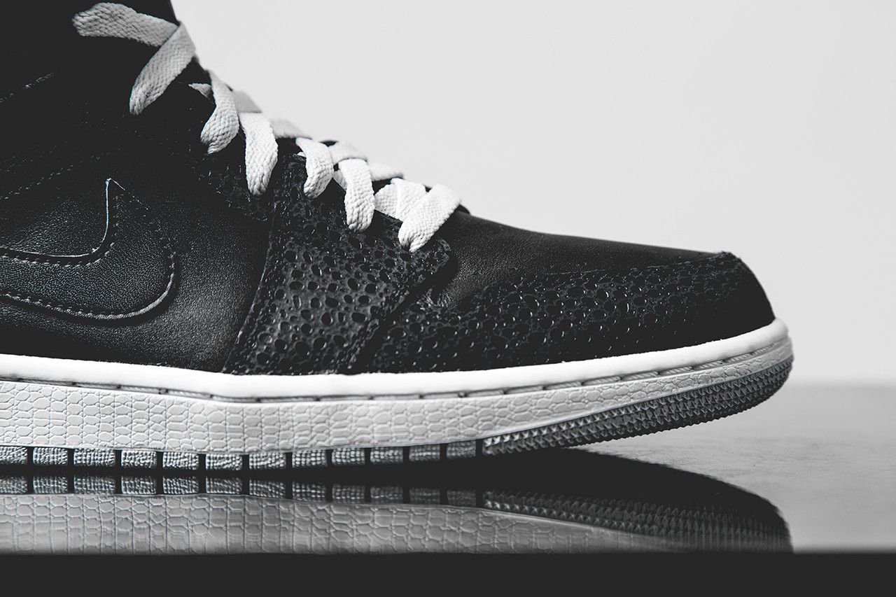 Jordan retro 1 pure platinum hot sale