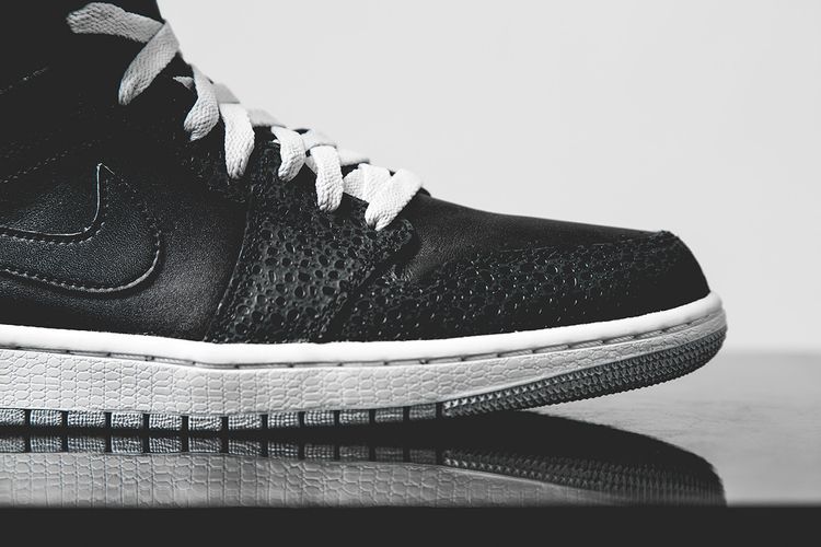 Air Jordan 1 Retro 86 Pure Platinum