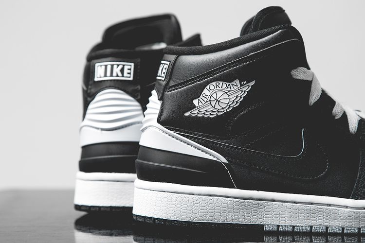 Air Jordan 1 Retro 86 Pure Platinum