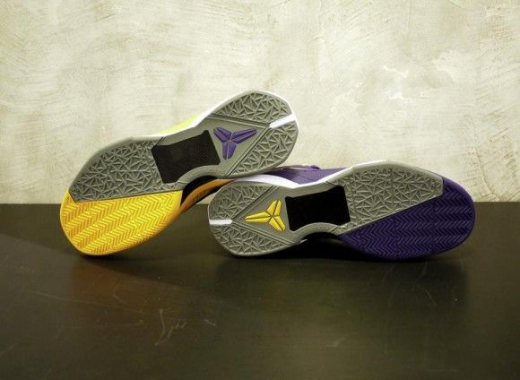 Buy Zoom Kobe 7 System Yin And Yang 488371 501 GOAT