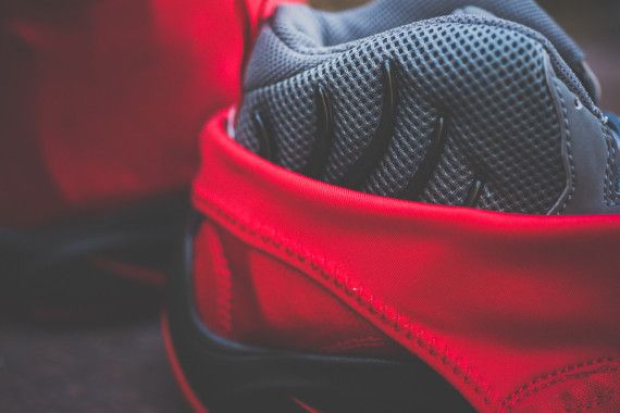 Nike glove shoes red deals