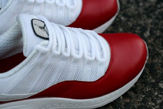 Air Jordan CMFT Viz Air 11 Candy Cane