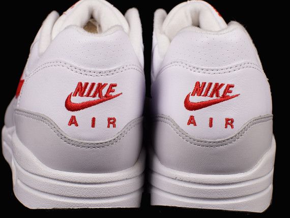 Nike air max red swoosh hotsell