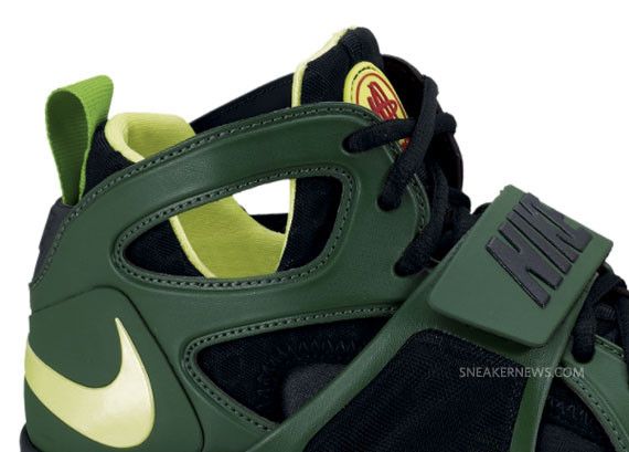 Buy Zoom Huarache Tr Mid Green Lantern 414975 371 GOAT