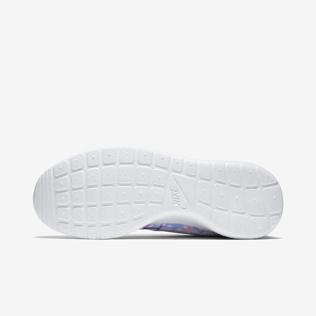 Size 11.0 Wmns Roshe One Cherry Blossom