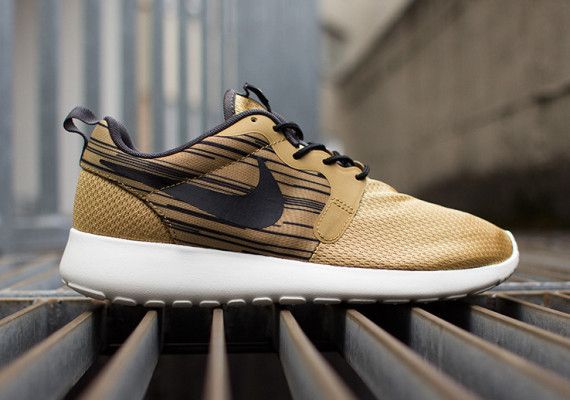Nike roshe metallic hot sale