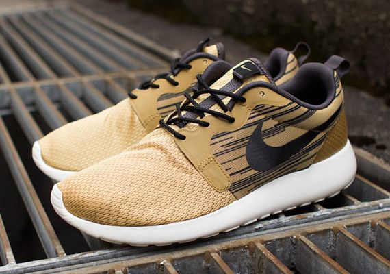 Roshe run hyperfuse gold hotsell