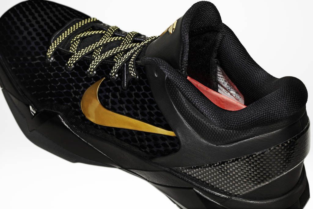 Black and gold kobe 7 shop