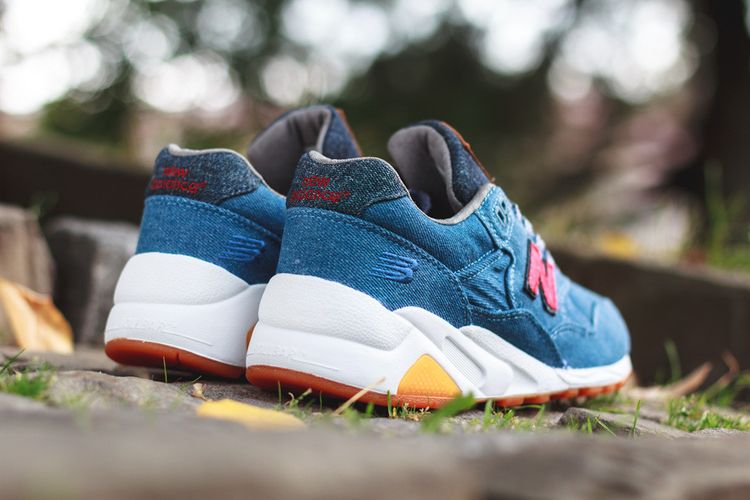 Capsule x New Balance 580 Canadian Tuxedo