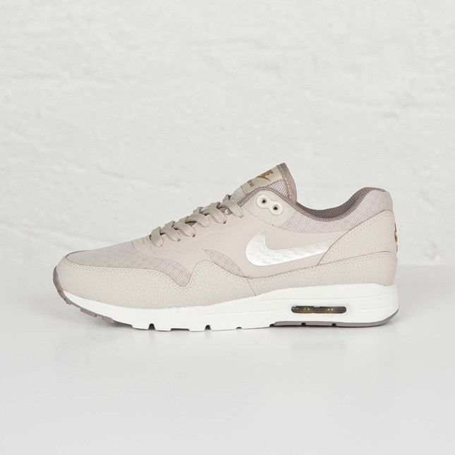 Nike Wmns Air Max 1 Ultra Essential String