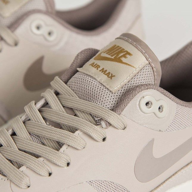 Nike Wmns Air Max 1 Ultra Essential String