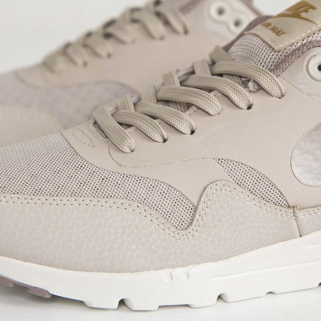 Nike Wmns Air Max 1 Ultra Essential String