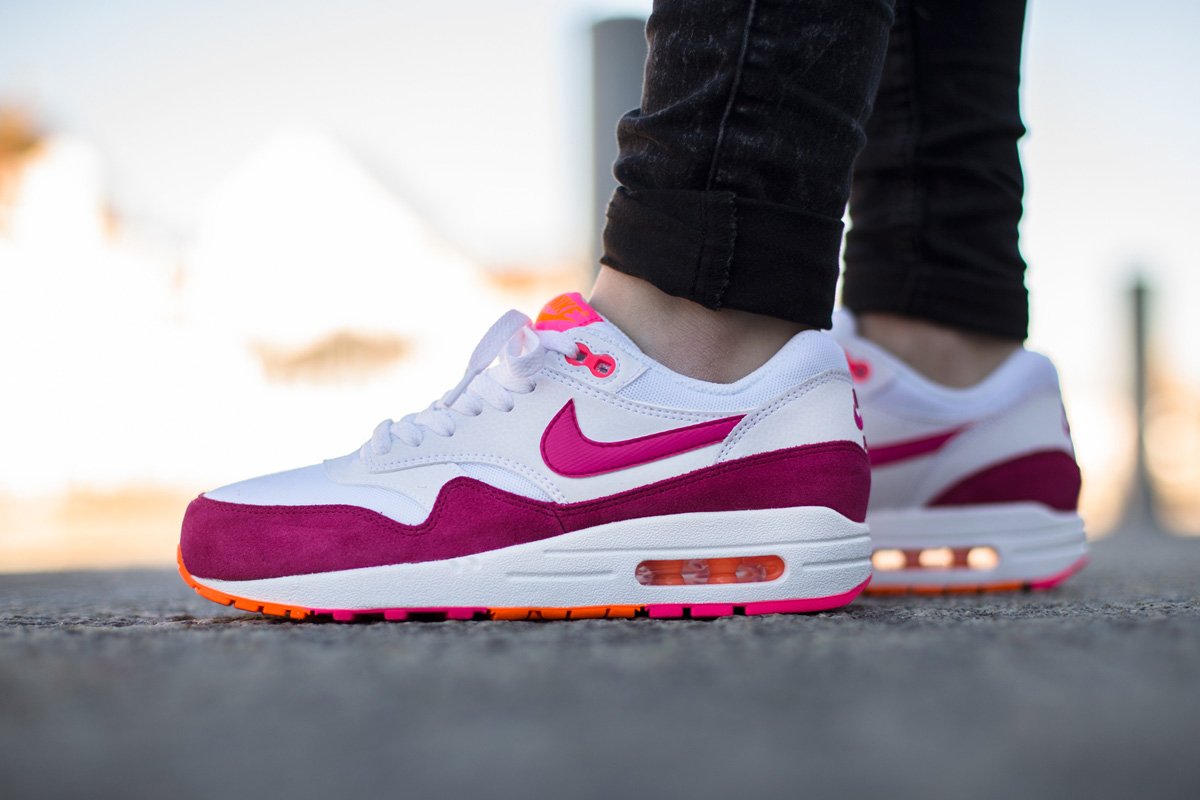 Buy Wmns Air Max 1 Essential 'Fireberry' - 599820 112 | GOAT