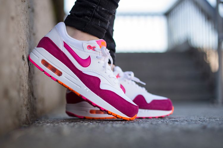 Nike Wmns Air Max 1 Essential Fireberry