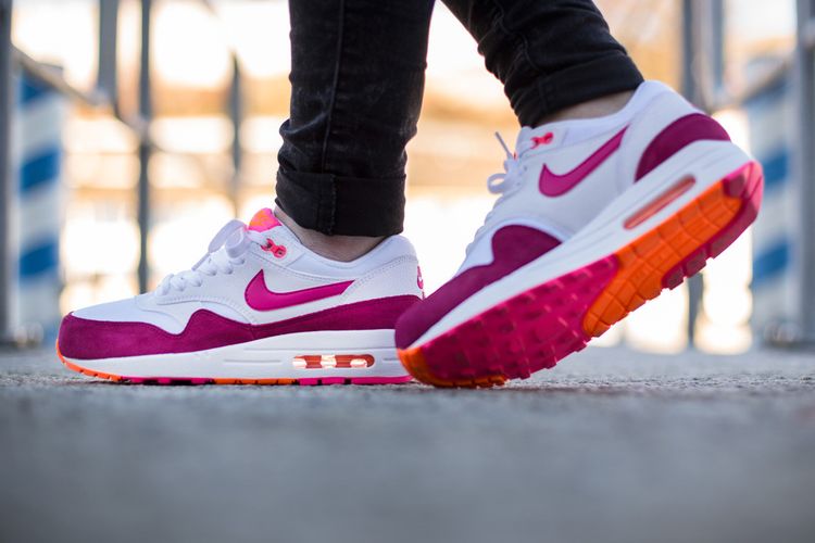Nike Wmns Air Max 1 Essential Fireberry