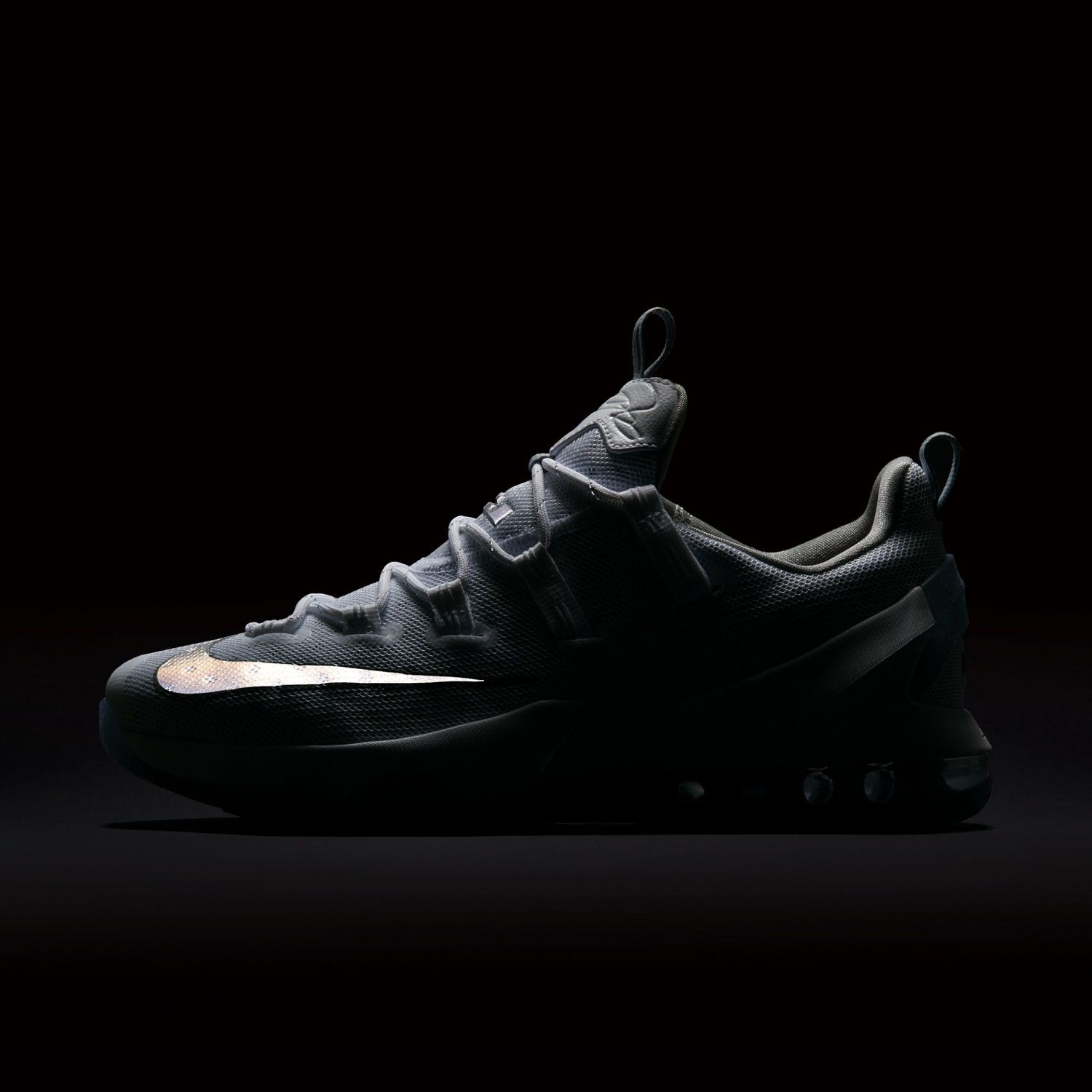 Lebron 13 low white silver best sale
