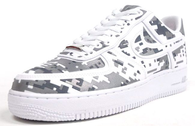 Size 10.5 Air Force 1 Low Premium 08 Qs Digi Camo
