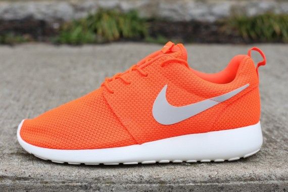 Nike Rosherun Total Crimson