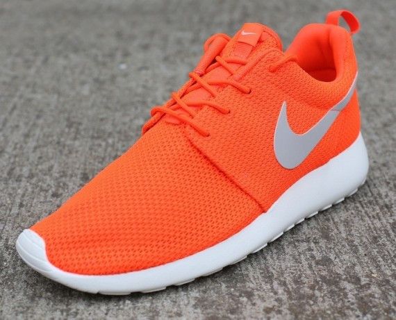 Nike Rosherun Total Crimson