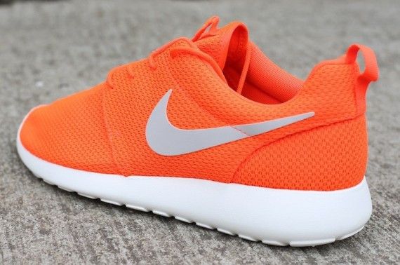 Nike Rosherun Total Crimson