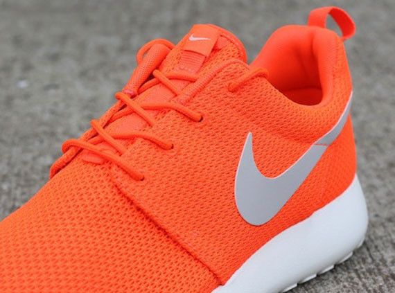Nike roshe total crimson discount