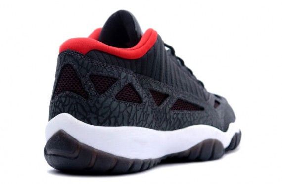 Jordan 11 low ie black red top