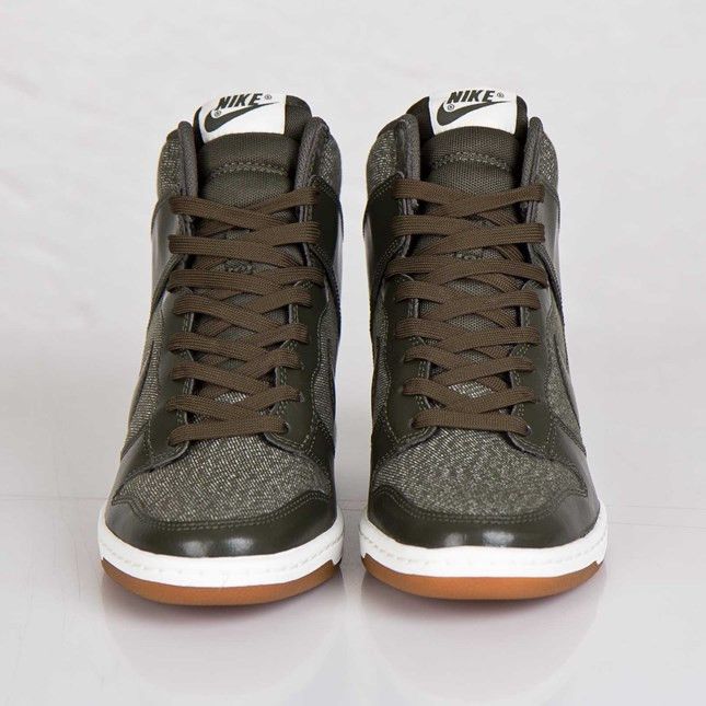 Buy Wmns Dunk Sky Hi Essential - 644877 301 | GOAT