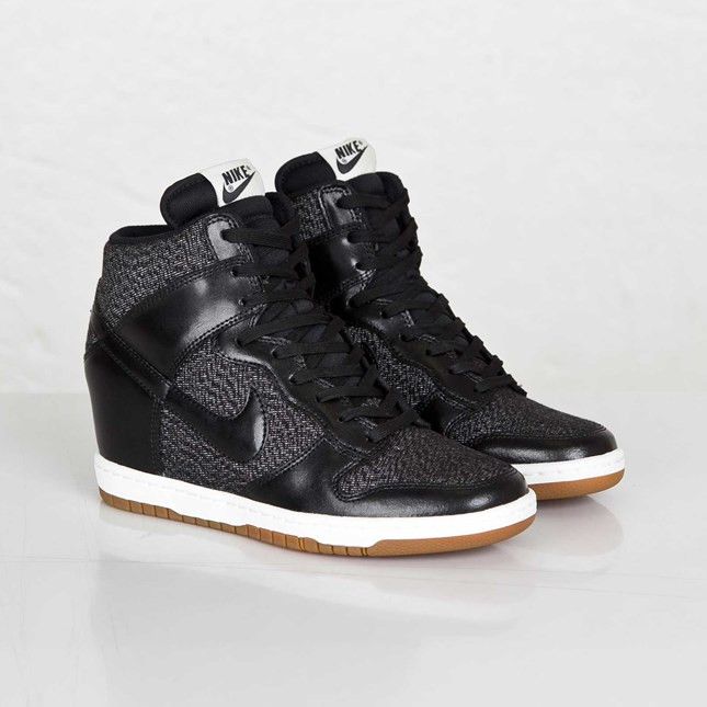 Size 7.5 Wmns Dunk Sky Hi Essential