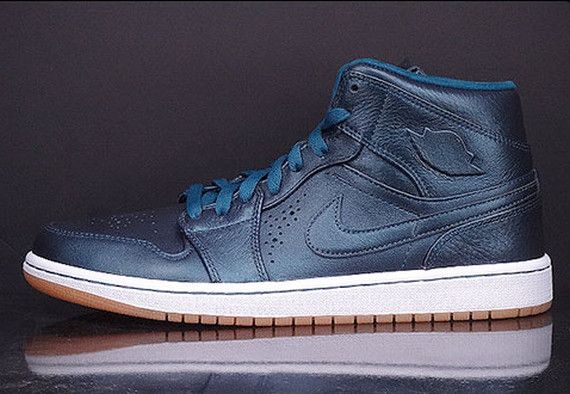 Air Jordan 1 Mid Nouveau Space Blue