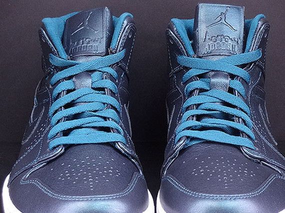 Air Jordan 1 Mid Nouveau Space Blue