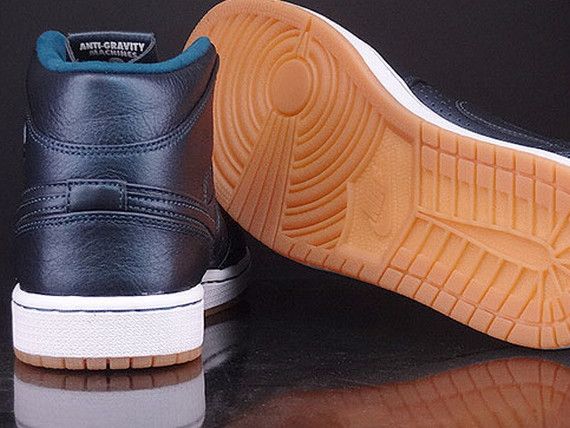 Air Jordan 1 Mid Nouveau Space Blue