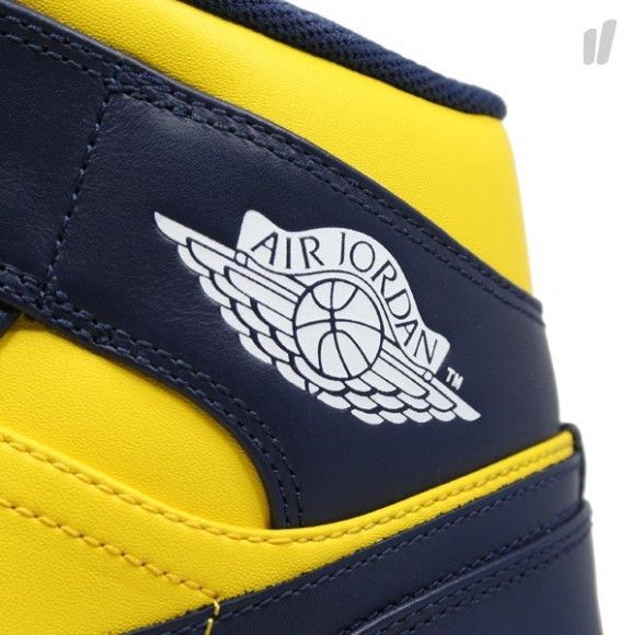 Air Jordan 1 Mid Michigan
