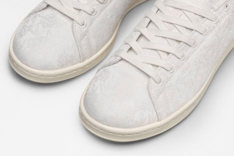 Sneakersnstuff x adidas Stan Smith Flowers