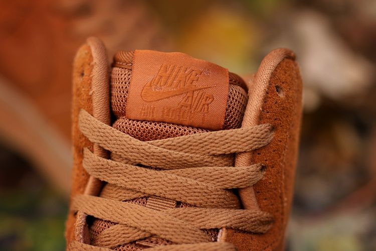 Nike Air Force 1 ブラウン スエード NIKE AIR FORCE 1 からブラウンをまとった旬な一足が登場｜Herringbone