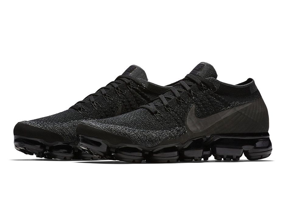 triple black vapormax womens