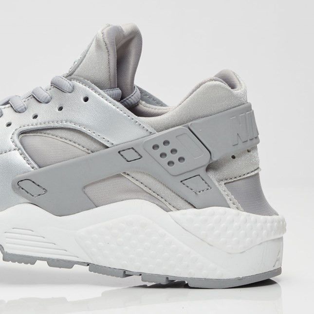 Nike Wmns Air Huarache Run SE Metallic Silver