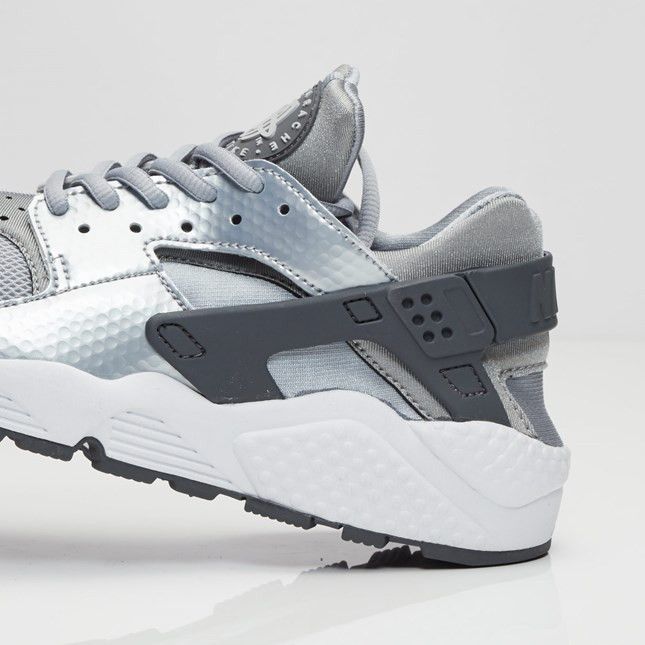Buy Nike Wmns Air Huarache Run - 634835 014 | GOAT AE