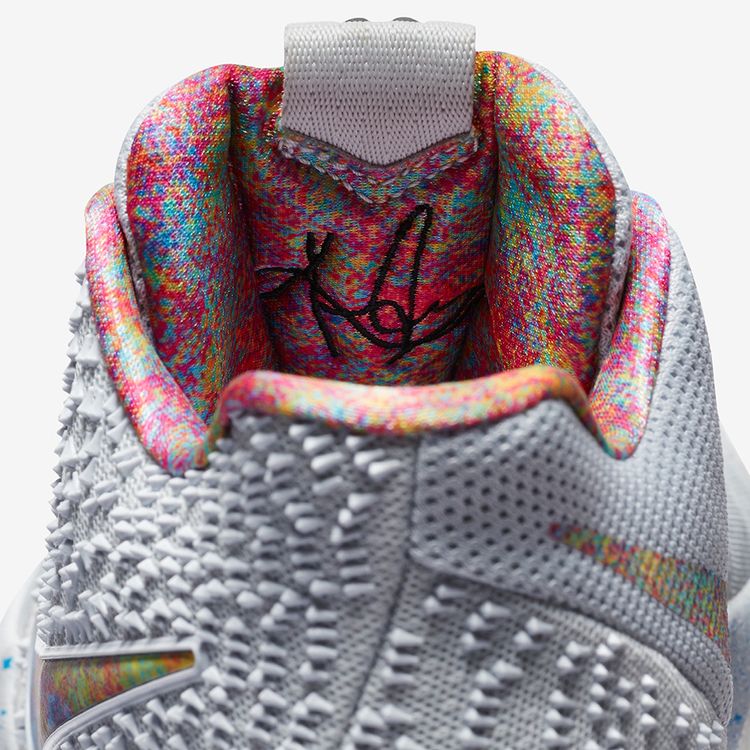 Buy Nike Kyrie 3  display picture 3