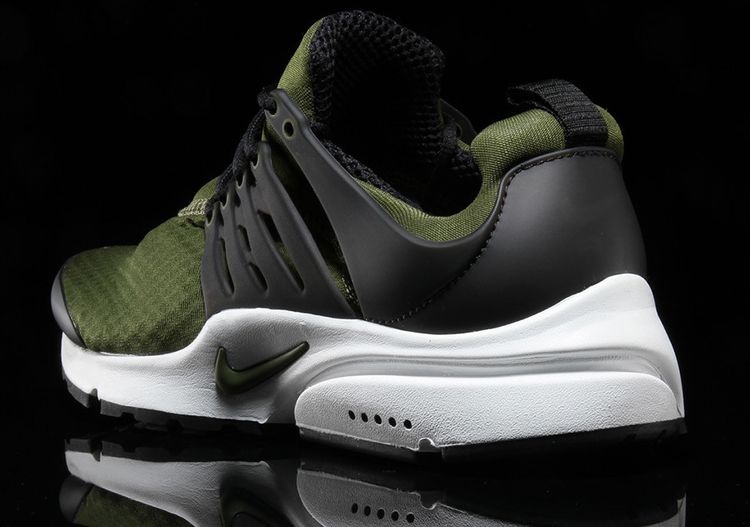 Nike Air Presto Essential Legion Green