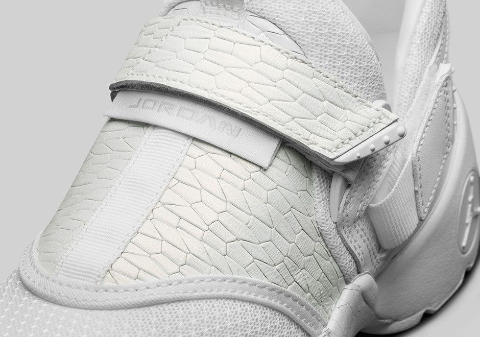 Size 3.5 Jordan Trunner GS Frost White