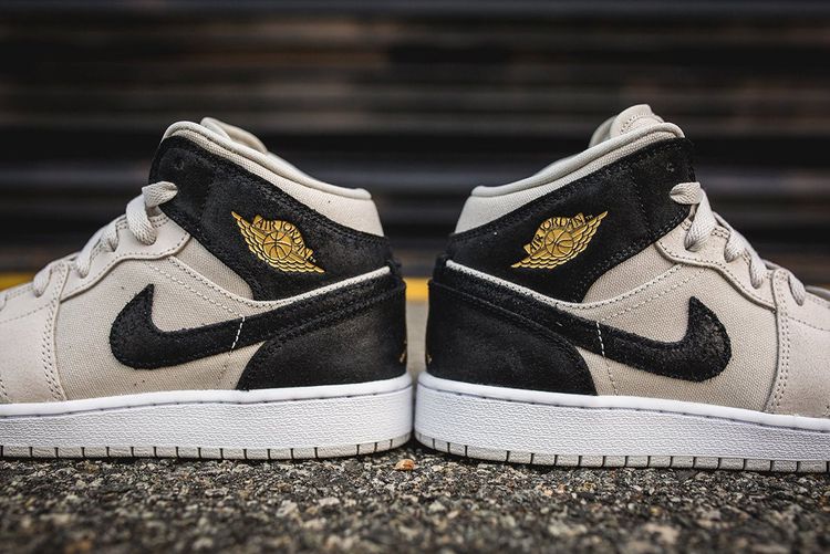 Size Air Jordan Retro Mid GS 'Light Bone'