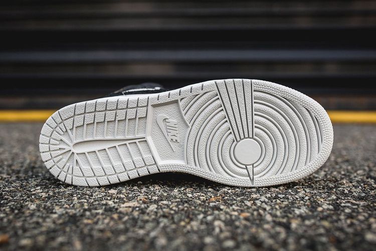 Air Jordan 1 Retro Mid GS Light Bone