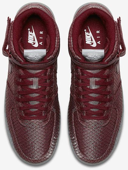 Nike Air Force 1 07 Mid LV8 Team Red