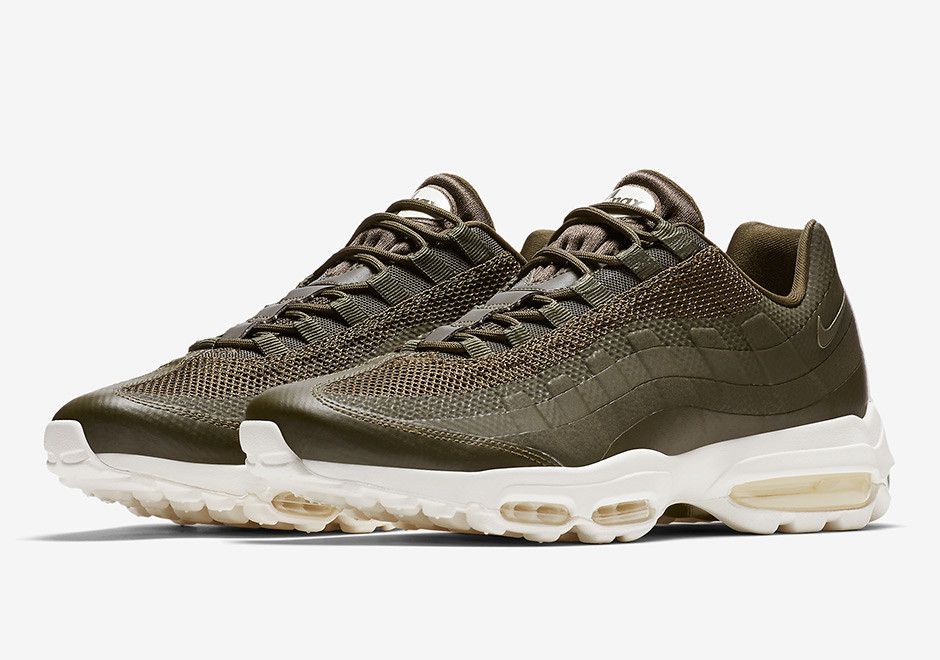Nike air 95 ultra essential deals