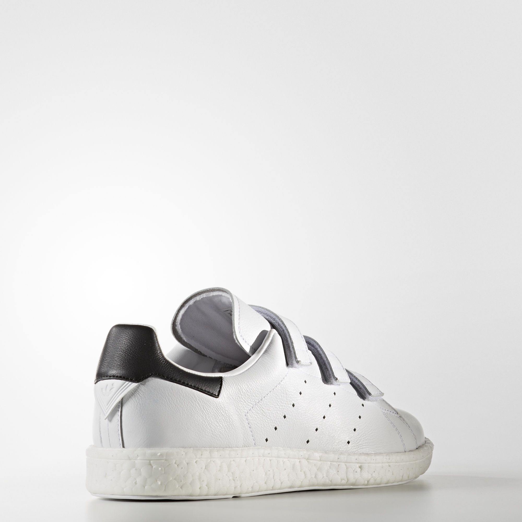 Stan smith white mountaineering hotsell